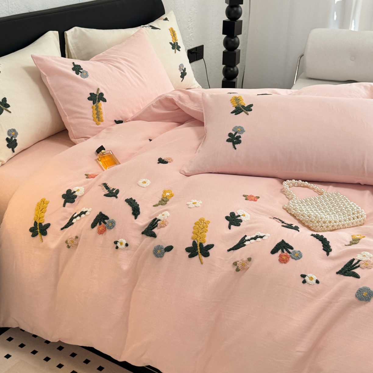 91家纺网 家纺一手货源 找家纺 懒猫家纺 2026新款双层纱刺绣四件套 花溪-粉