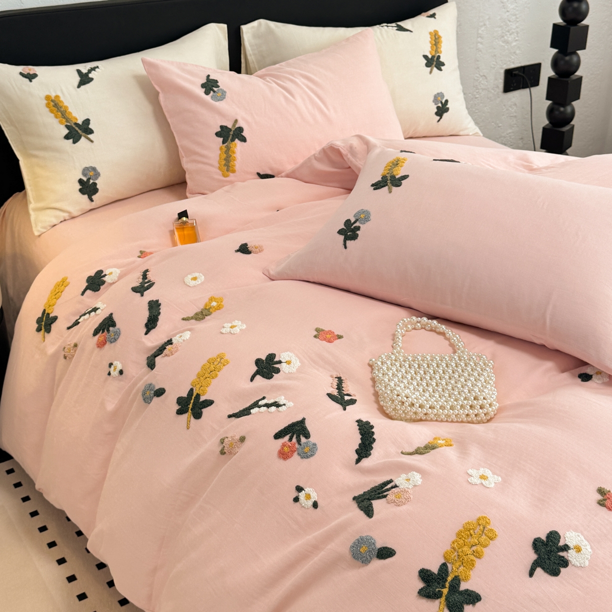 91家纺网 家纺一手货源 找家纺 懒猫家纺 2026新款双层纱刺绣四件套 花溪-粉