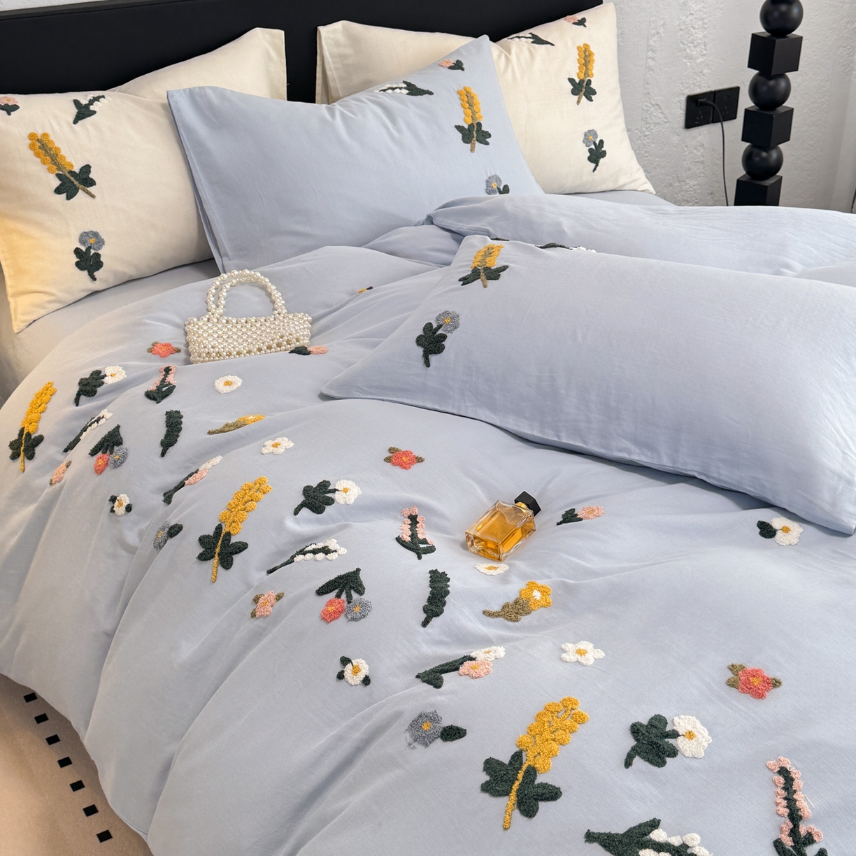 91家纺网 家纺一手货源 找家纺 懒猫家纺 2026新款双层纱刺绣四件套 花溪-蓝