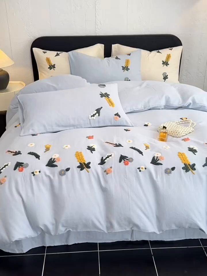 91家纺网 家纺一手货源 找家纺 懒猫家纺 2026新款双层纱刺绣四件套 花溪-蓝