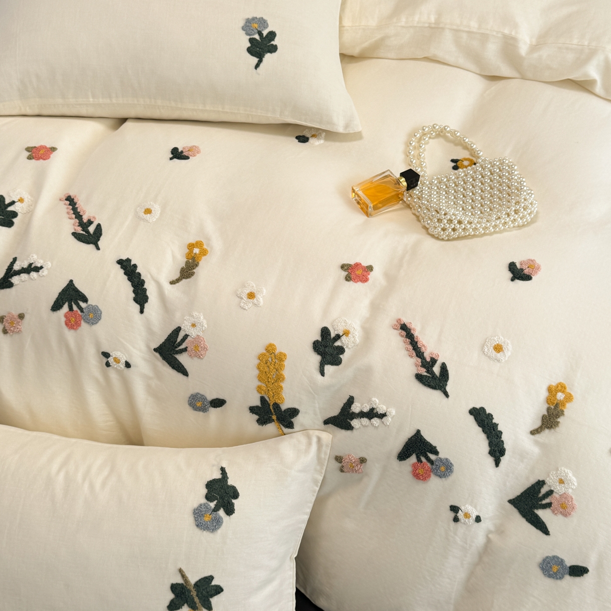 91家纺网 家纺一手货源 找家纺 懒猫家纺 2026新款双层纱刺绣四件套 花溪-米