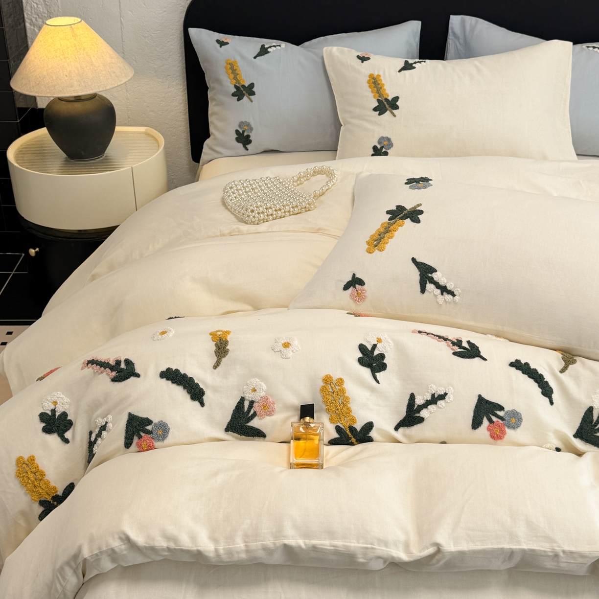 91家纺网 家纺一手货源 找家纺 懒猫家纺 2026新款双层纱刺绣四件套 花溪-米