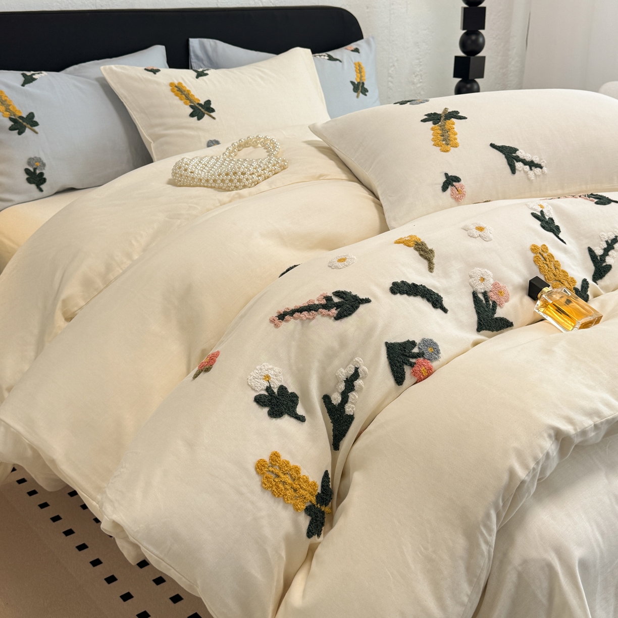 91家纺网 家纺一手货源 找家纺 懒猫家纺 2026新款双层纱刺绣四件套 花溪-米