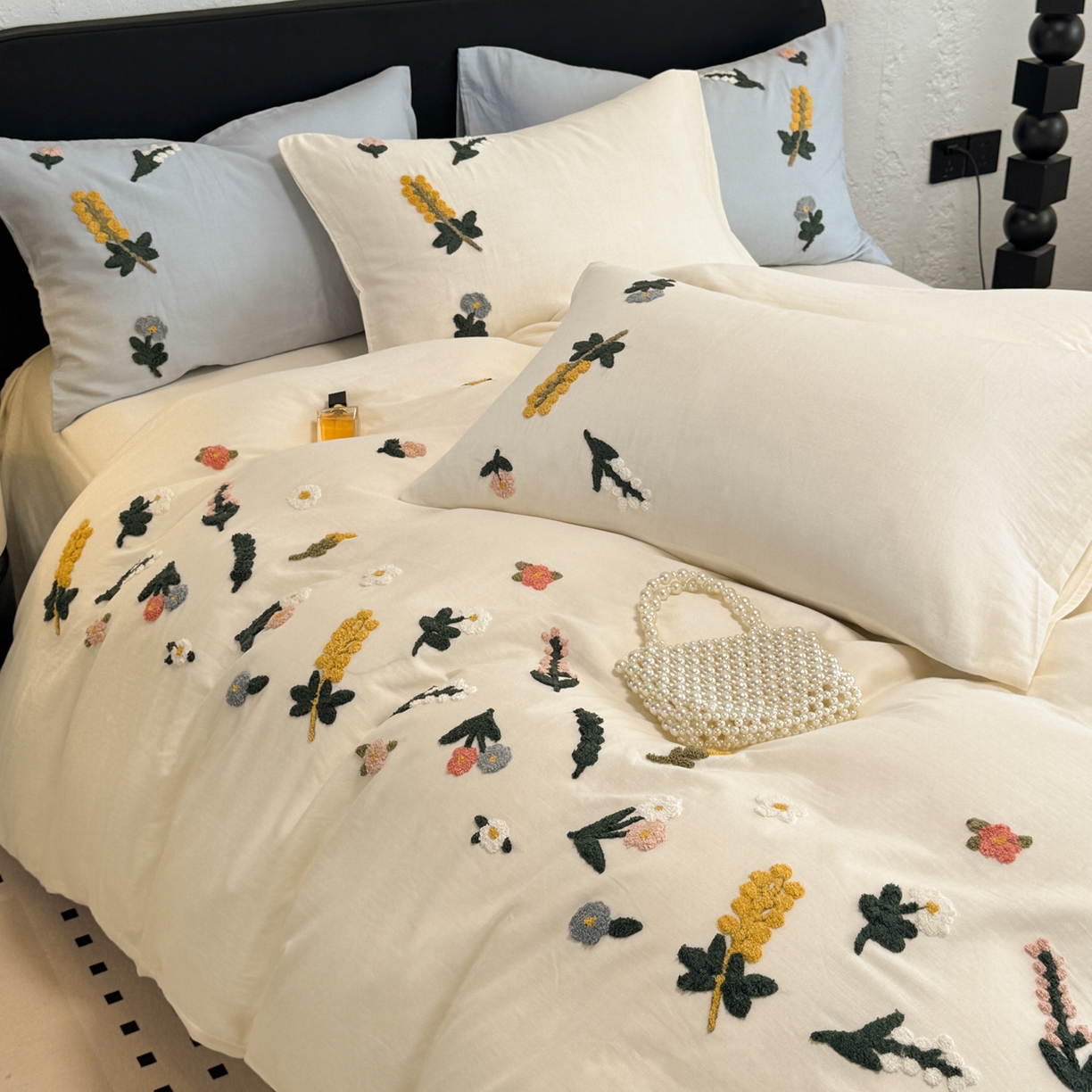 91家纺网 家纺一手货源 找家纺 懒猫家纺 2026新款双层纱刺绣四件套 花溪-米