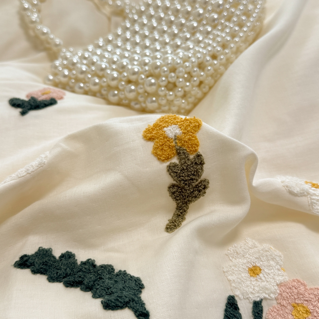 91家纺网 家纺一手货源 找家纺 懒猫家纺 2026新款双层纱刺绣四件套 花溪-米