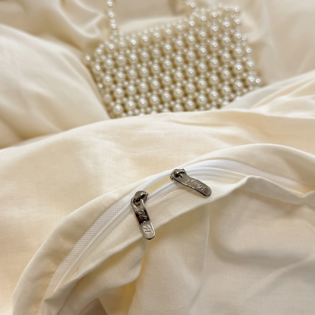 91家纺网 家纺一手货源 找家纺 懒猫家纺 2026新款双层纱刺绣四件套 花溪-米