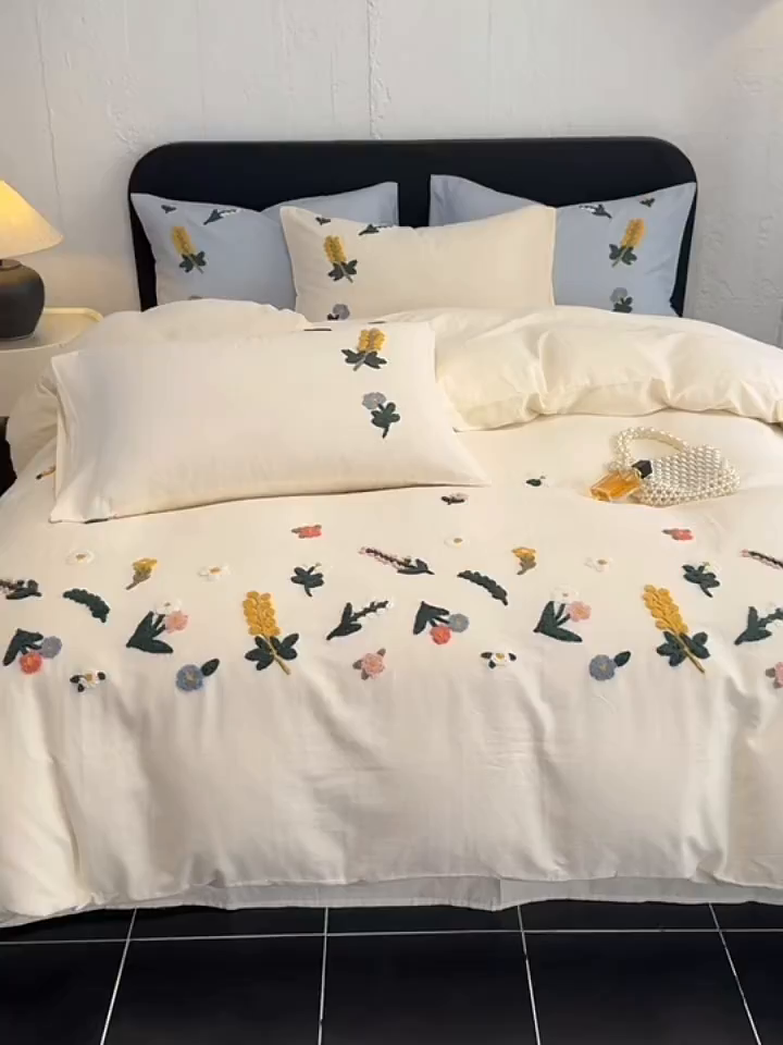 91家纺网 家纺一手货源 找家纺 懒猫家纺 2026新款双层纱刺绣四件套 花溪-米