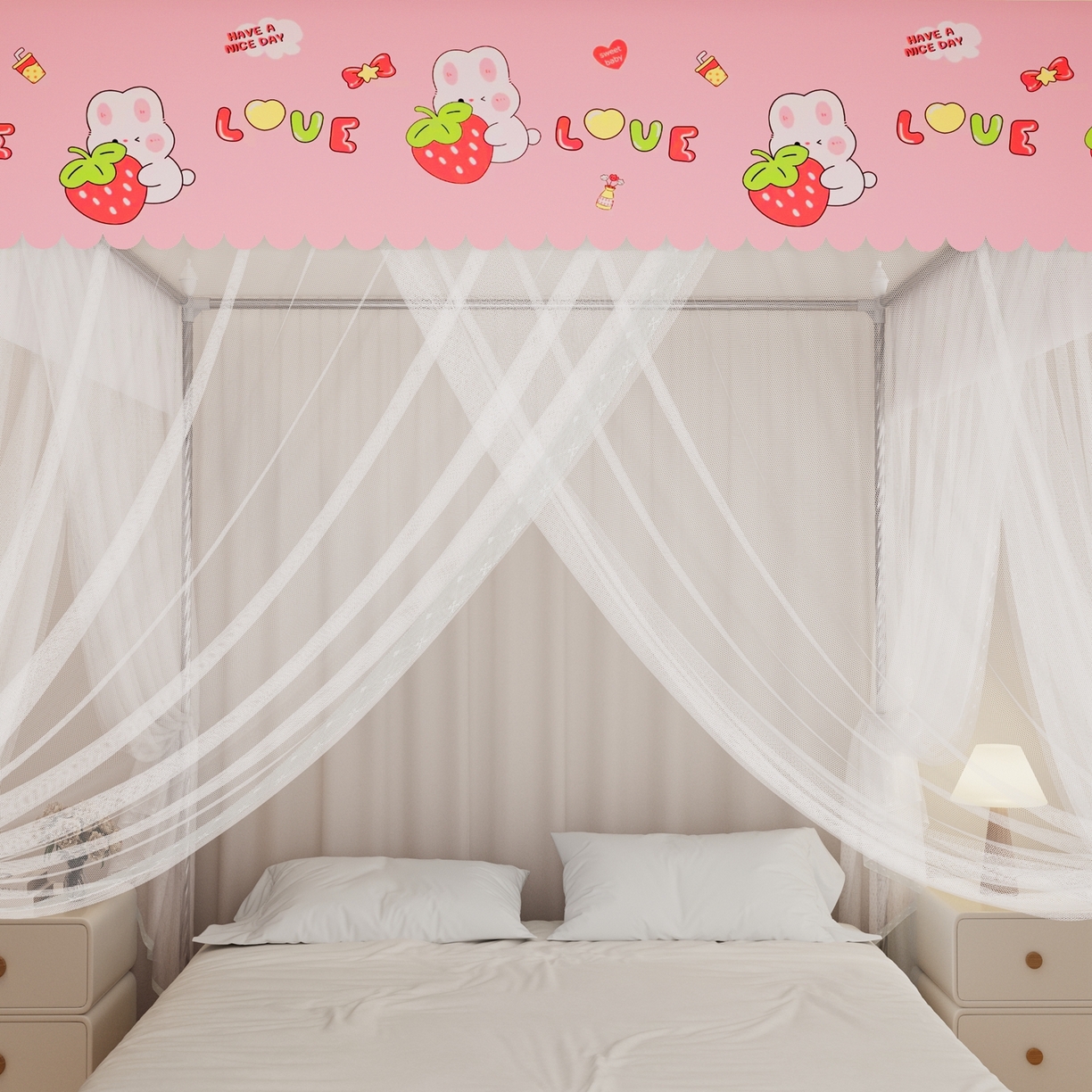 91家纺网 家纺一手货源 找家纺 初心家纺 2026新款宫廷落地印花款蚊帐-场景一 草莓兔