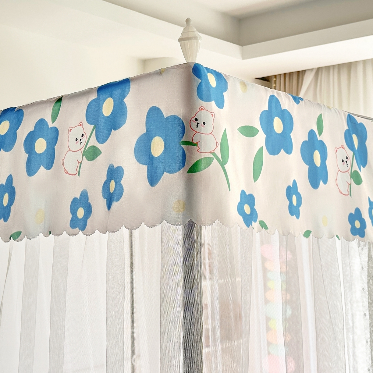 91家纺网 家纺一手货源 找家纺 初心家纺 2026新款宫廷落地印花款蚊帐-场景二 花田趣事