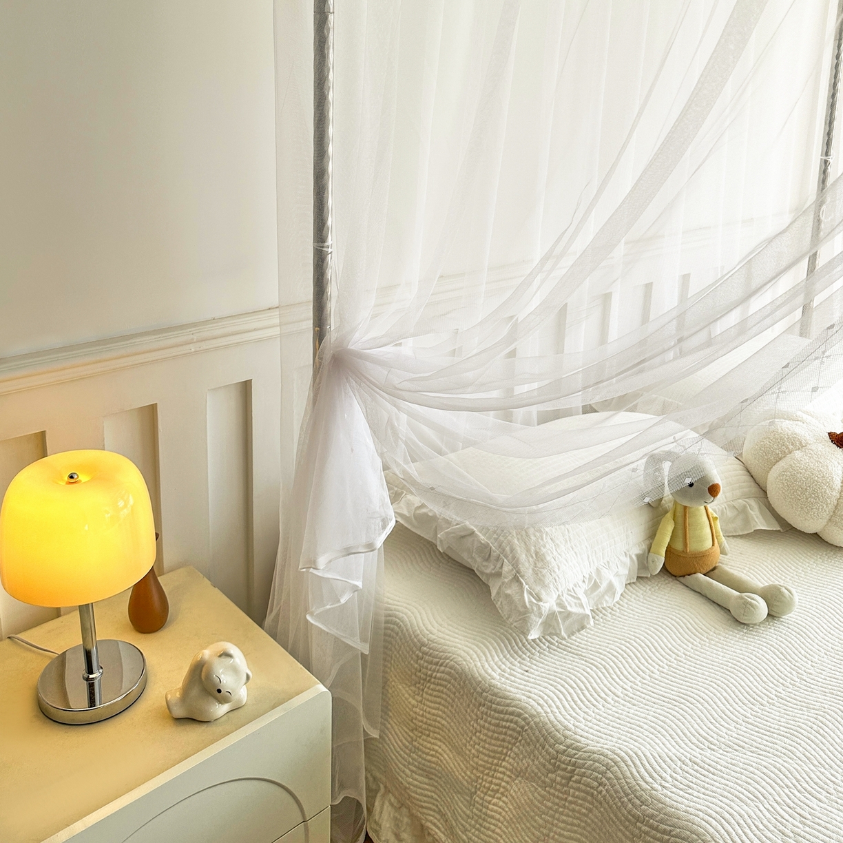 91家纺网 家纺一手货源 找家纺 初心家纺 2026新款宫廷落地印花款蚊帐-场景二 花田趣事