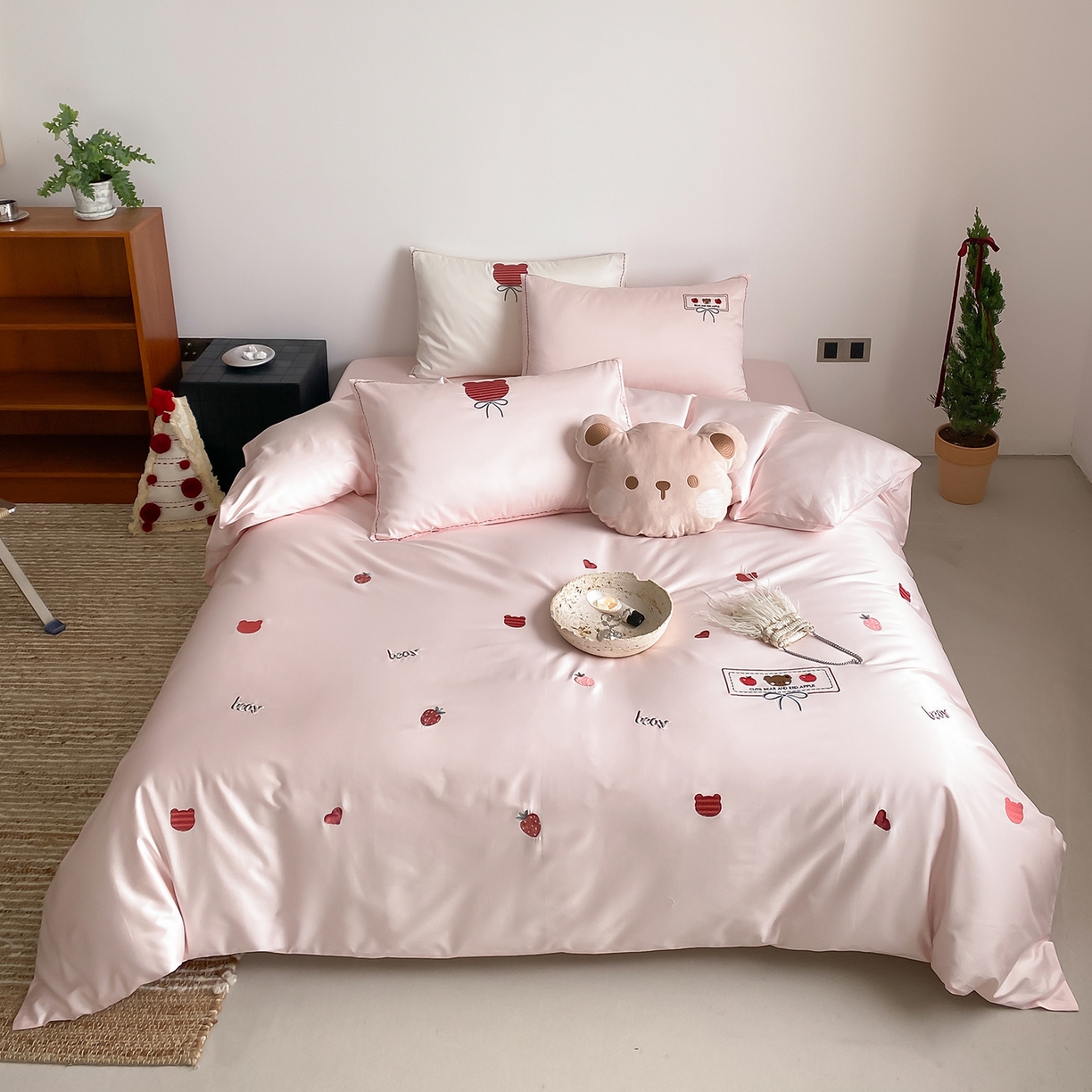 91家纺网 家纺一手货源 找家纺 （总）极简 2026新款100s长绒棉刺绣四件套-甜莓小熊