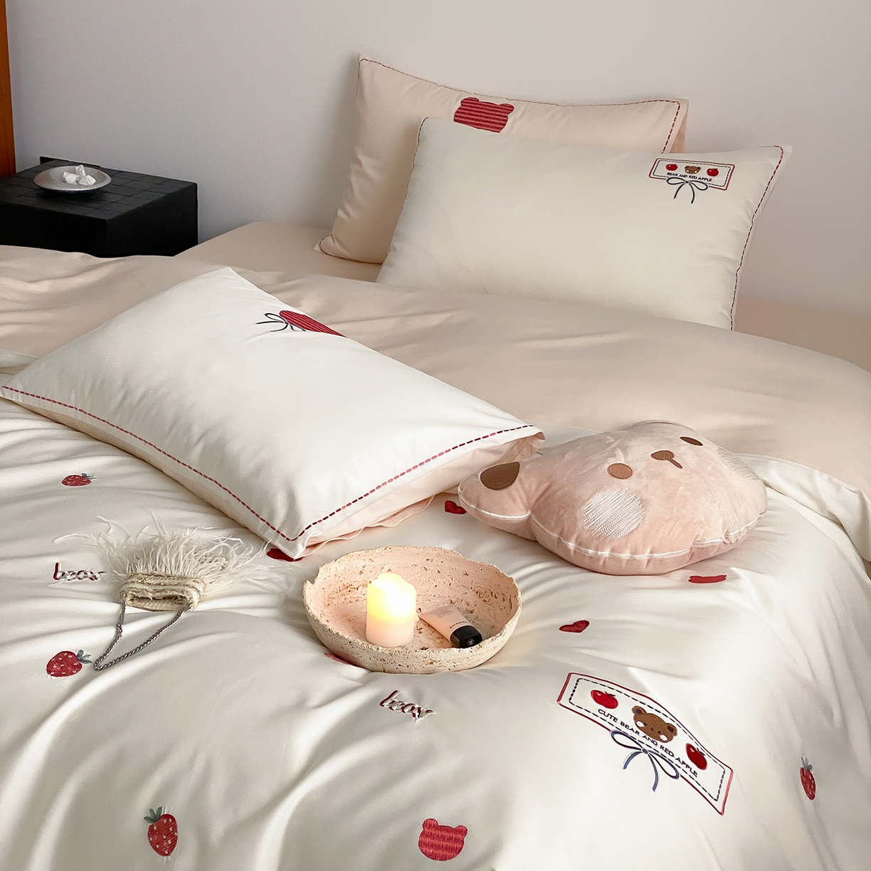 91家纺网 家纺一手货源 找家纺 （总）极简 2026新款100s长绒棉刺绣四件套-甜莓小熊