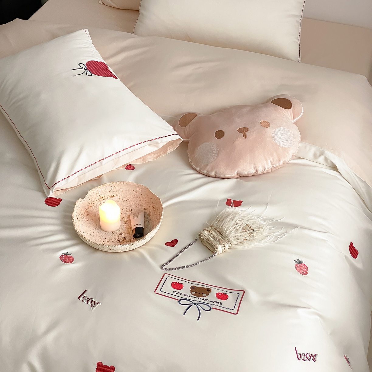 91家纺网 家纺一手货源 找家纺 （总）极简 2026新款100s长绒棉刺绣四件套-甜莓小熊