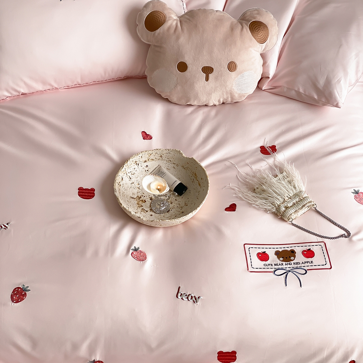 91家纺网 家纺一手货源 找家纺 极简 2026新款100s长绒棉刺绣四件套-甜莓小熊 甜莓小熊-粉