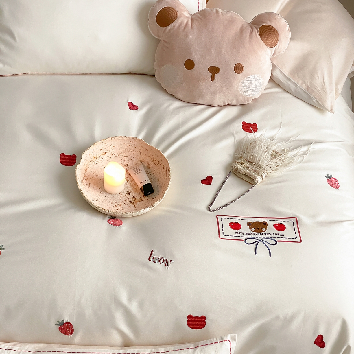 91家纺网 家纺一手货源 找家纺 极简 2026新款100s长绒棉刺绣四件套-甜莓小熊 甜莓小熊-白