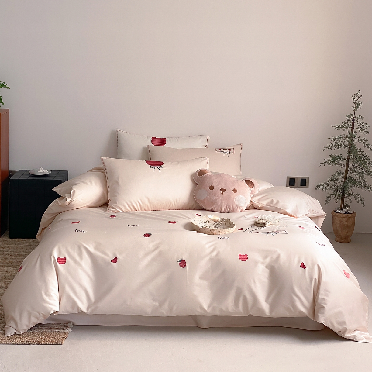 91家纺网 家纺一手货源 找家纺 极简 2026新款100s长绒棉刺绣四件套-甜莓小熊 甜莓小熊-浅咖