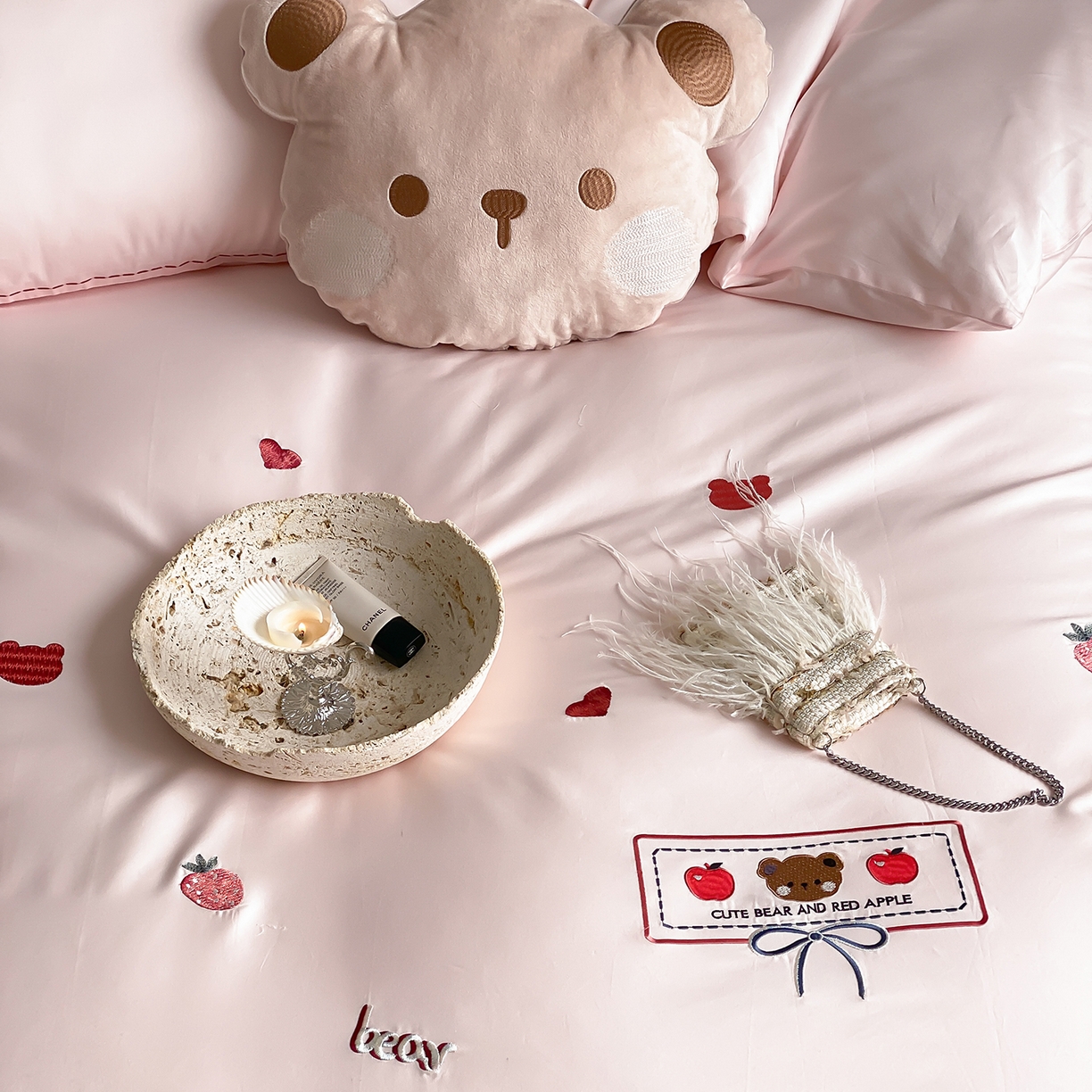 91家纺网 家纺一手货源 找家纺 极简 2026新款100s长绒棉刺绣四件套-甜莓小熊 甜莓小熊-粉