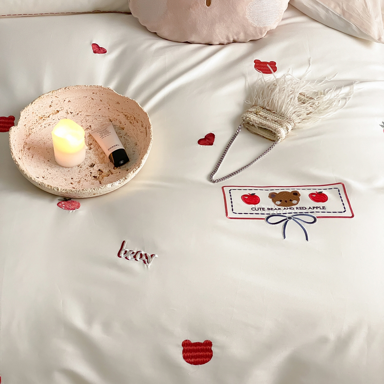 91家纺网 家纺一手货源 找家纺 极简 2026新款100s长绒棉刺绣四件套-甜莓小熊 甜莓小熊-白