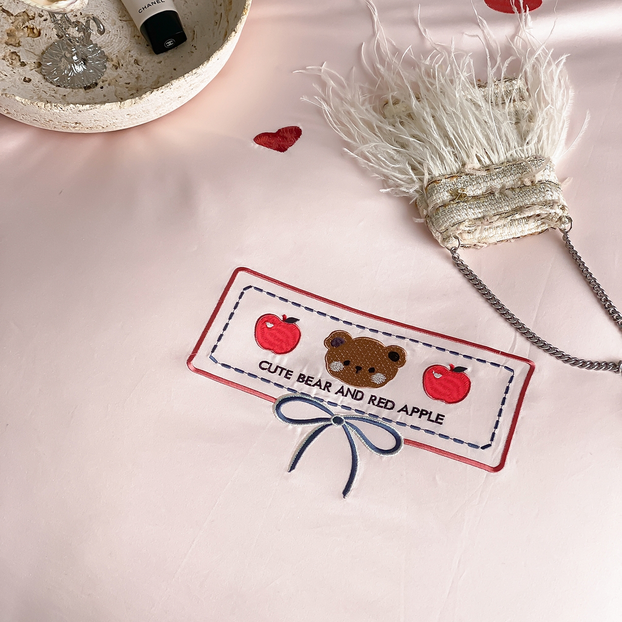 91家纺网 家纺一手货源 找家纺 极简 2026新款100s长绒棉刺绣四件套-甜莓小熊 甜莓小熊-粉