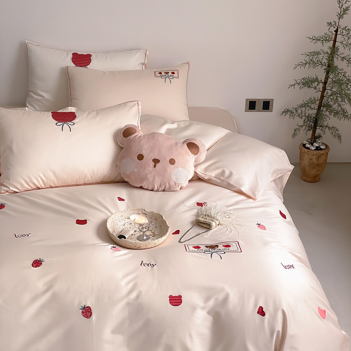 91家纺网 家纺一手货源 找家纺 极简 2026新款100s长绒棉刺绣四件套-甜莓小熊 甜莓小熊-浅咖