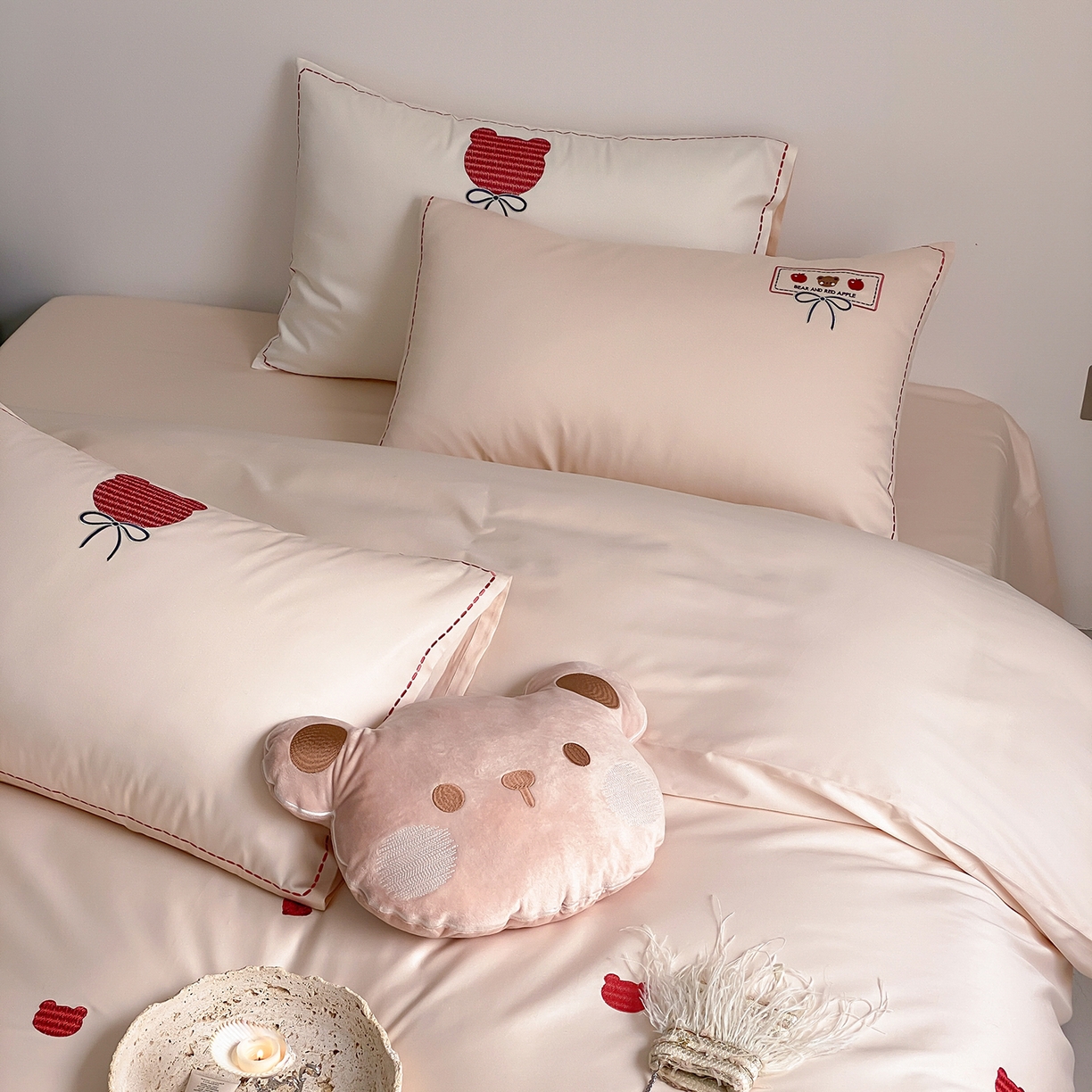 91家纺网 家纺一手货源 找家纺 极简 2026新款100s长绒棉刺绣四件套-甜莓小熊 甜莓小熊-浅咖