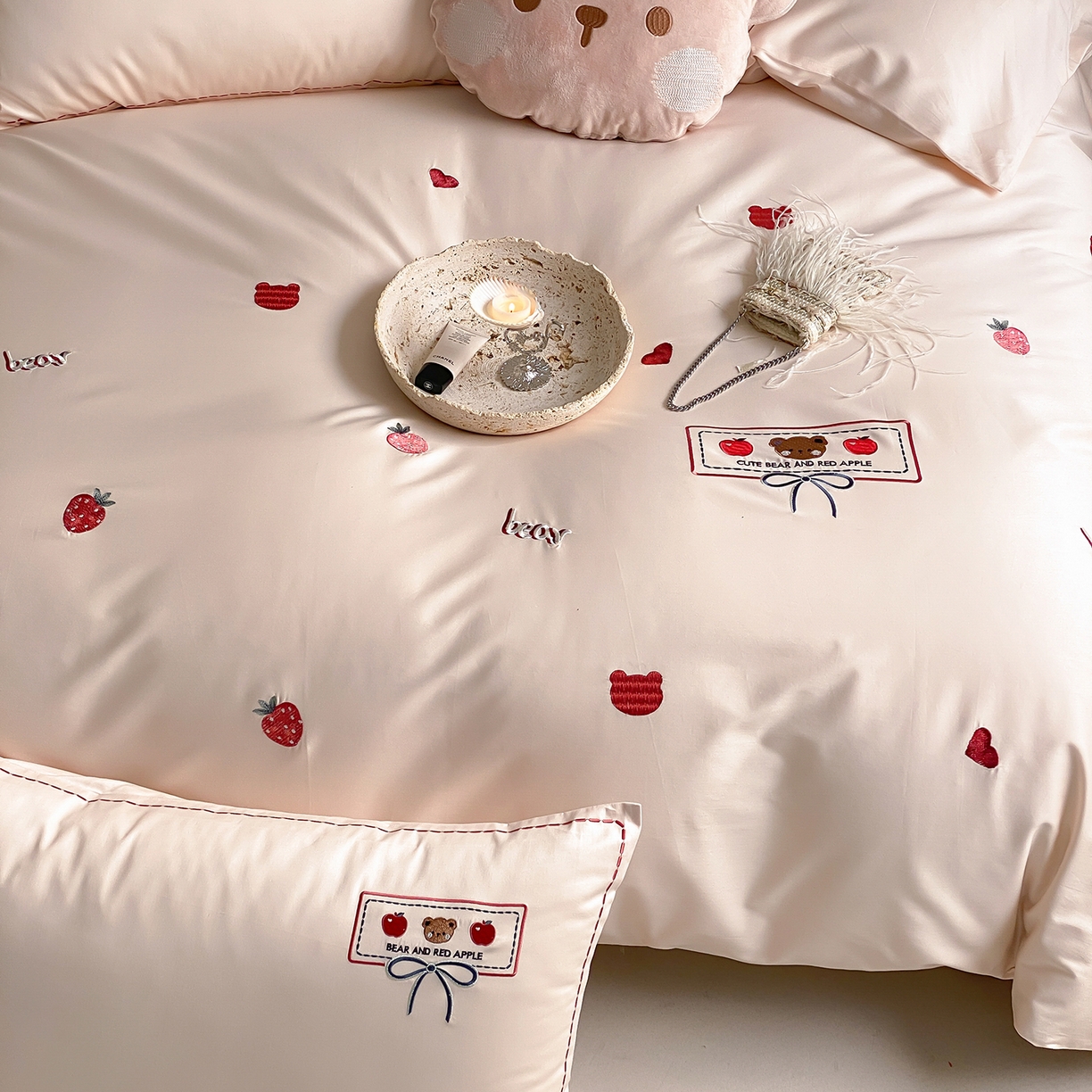 91家纺网 家纺一手货源 找家纺 极简 2026新款100s长绒棉刺绣四件套-甜莓小熊 甜莓小熊-浅咖