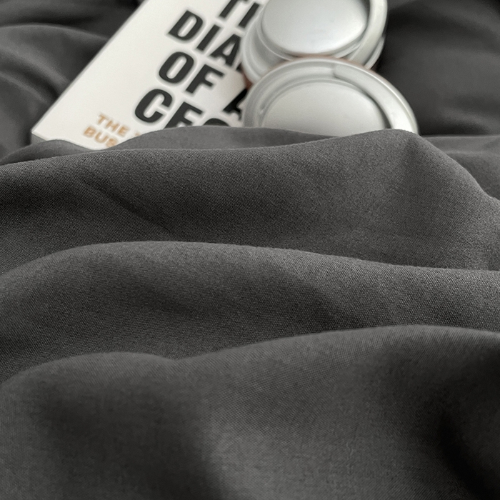 91家纺网 家纺一手货源 找家纺 贝拉梦家纺 2026新款无印风高克重加厚云感棉三件套四件套单被套系列 深空灰律