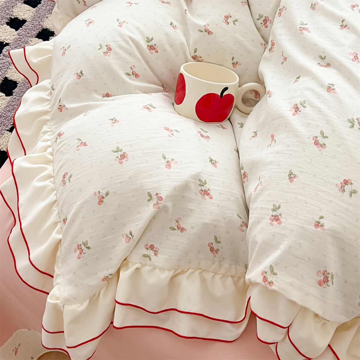 91家纺网 家纺一手货源 找家纺 吾欢心 2026春夏新款古法水洗仿棉韩版双层花边四件套 小草莓