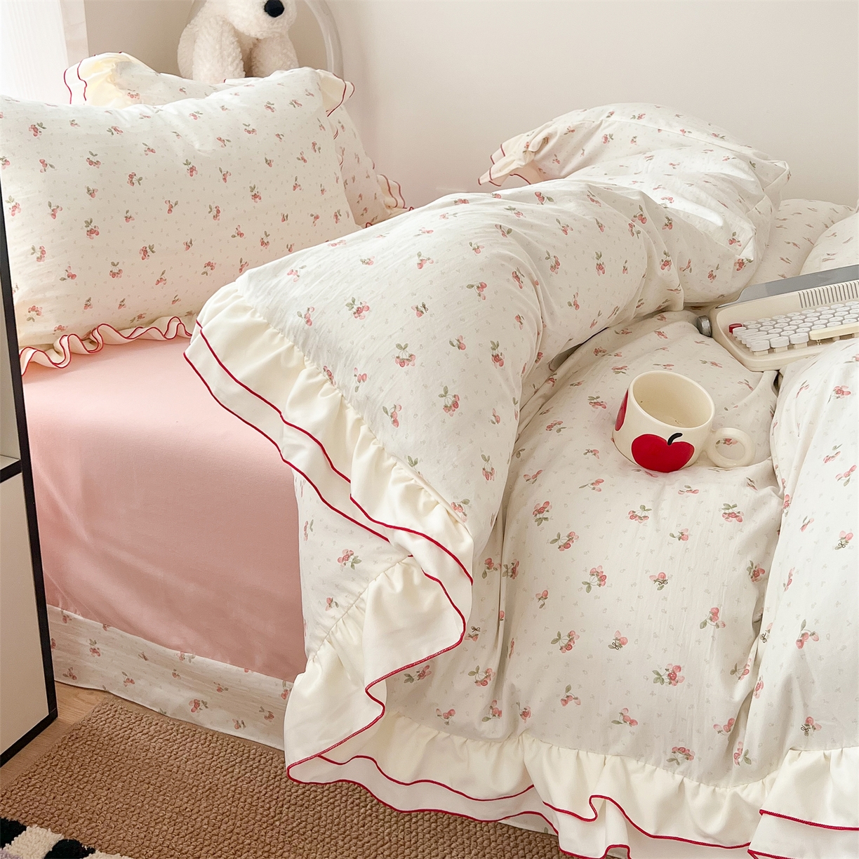 91家纺网 家纺一手货源 找家纺 吾欢心 2026春夏新款古法水洗仿棉韩版双层花边四件套 小草莓