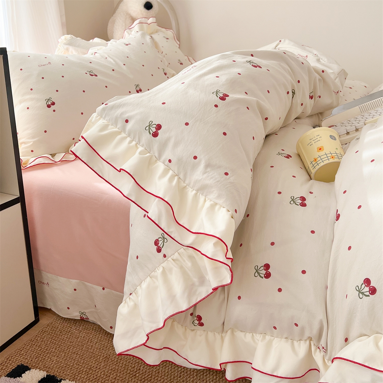 91家纺网 家纺一手货源 找家纺 吾欢心 2026春夏新款古法水洗仿棉韩版双层花边四件套 樱桃派