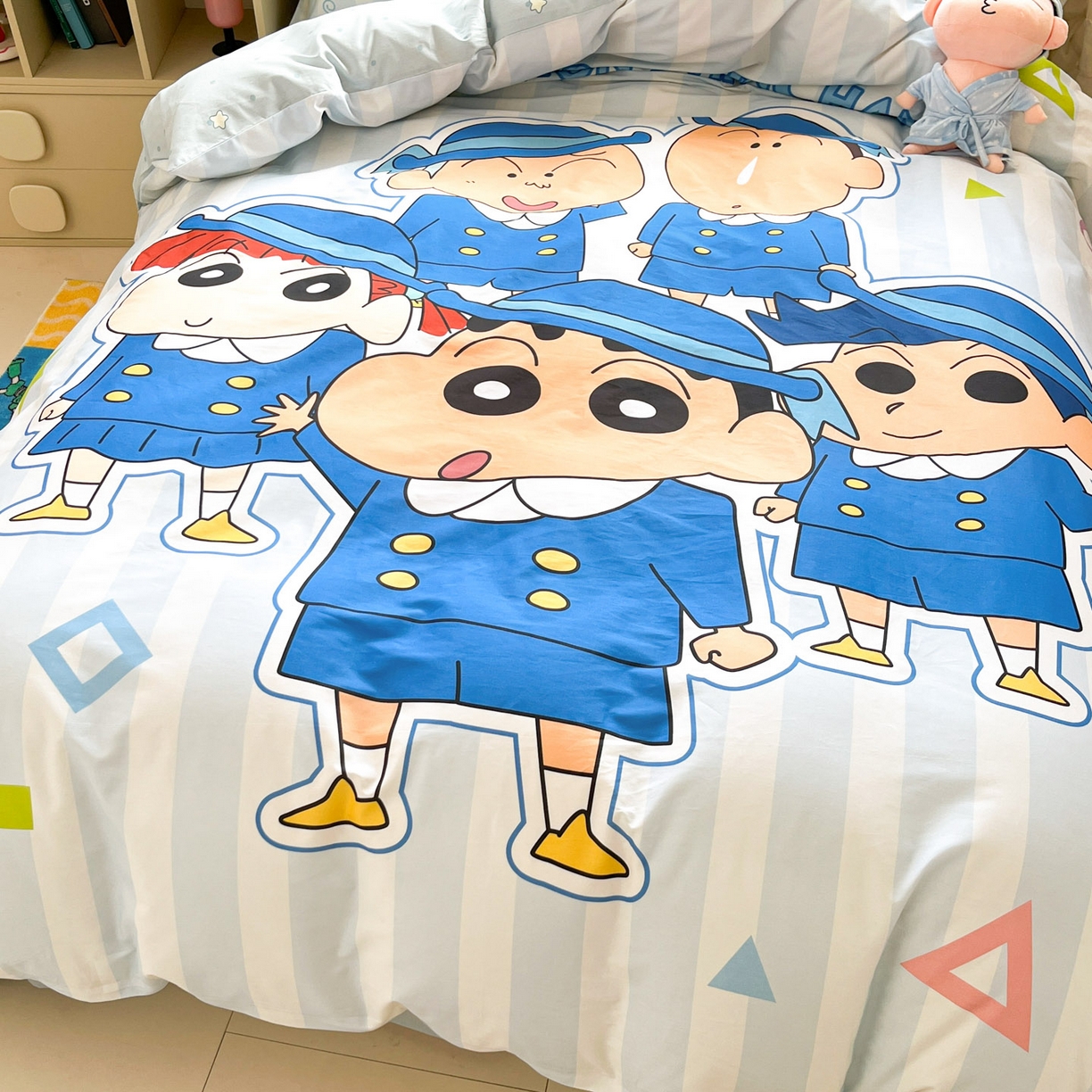 91家纺网 家纺一手货源 找家纺 博雅 2026新款蜡笔小新正版授权全棉纯棉大版四件套 大版-春日部校服小新