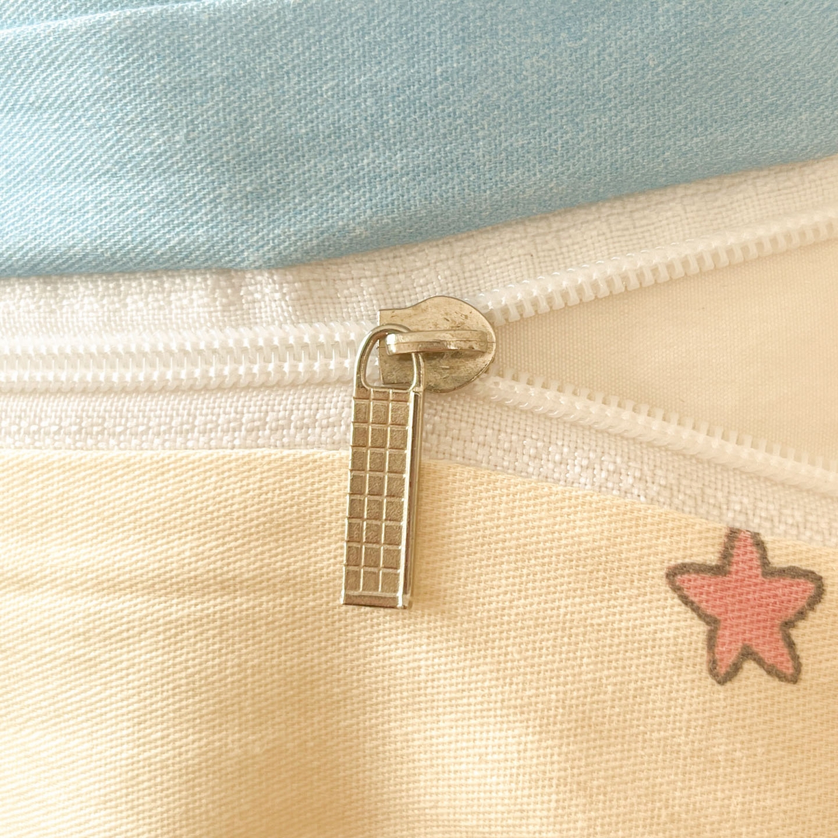 91家纺网 家纺一手货源 找家纺 博雅 2026新款蜡笔小新正版授权全棉纯棉大版四件套 大版-鳄鱼山小新