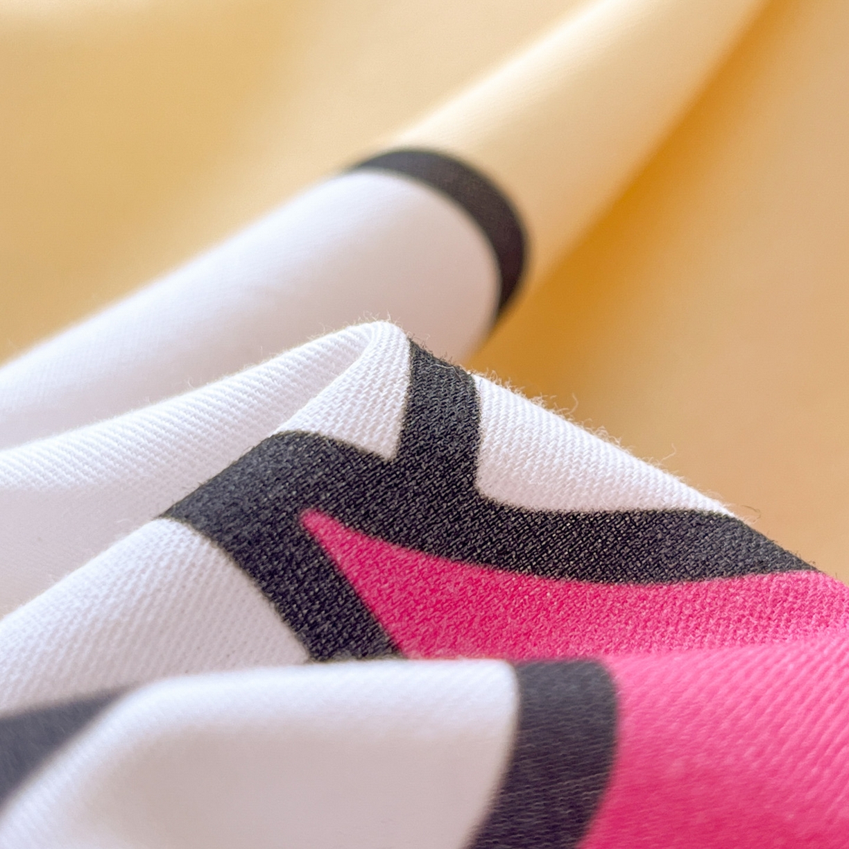 91家纺网 家纺一手货源 找家纺 博雅 2026新款蜡笔小新正版授权全棉纯棉大版四件套 大版-奶白格子小新