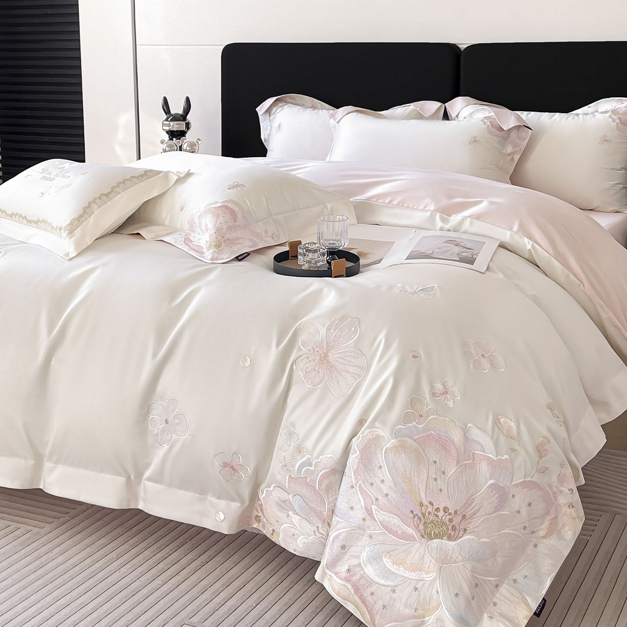 91家纺网 家纺一手货源 找家纺  2026马年特惠新品A类长绒棉纯棉四件套100全棉重工刺绣被套床单床笠轻奢高级感床上用品-花之语 花之语-白粉