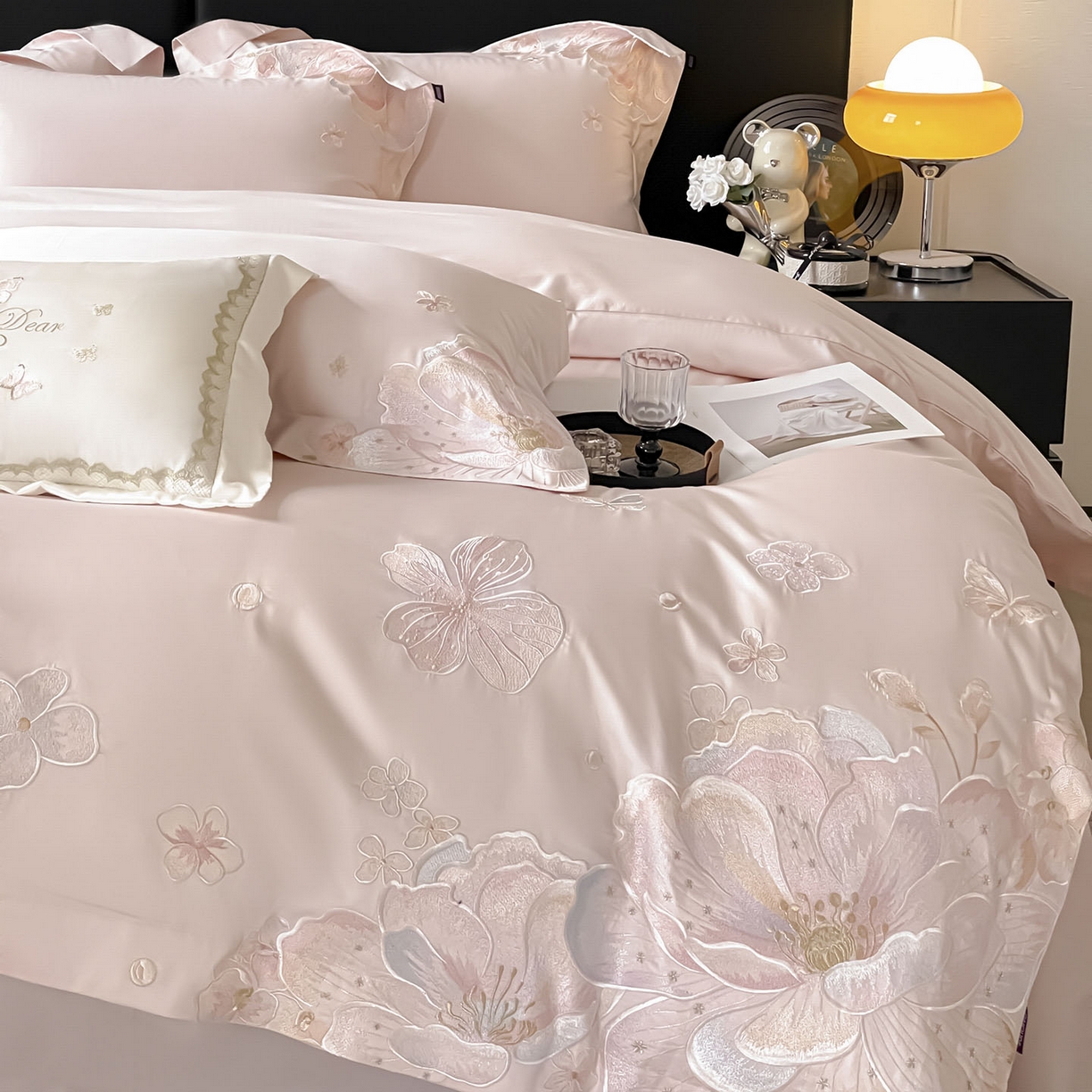 91家纺网 家纺一手货源 找家纺  2026马年特惠新品A类长绒棉纯棉四件套100全棉重工刺绣被套床单床笠轻奢高级感床上用品-花之语 花之语-颜粉