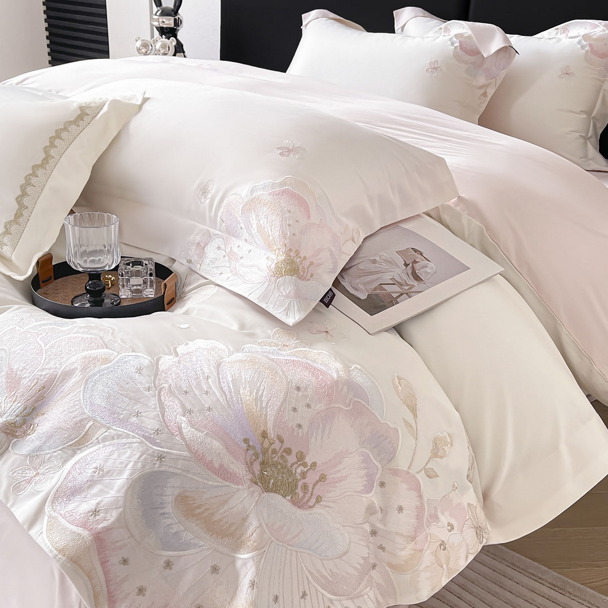 91家纺网 家纺一手货源 找家纺  2026马年特惠新品A类长绒棉纯棉四件套100全棉重工刺绣被套床单床笠轻奢高级感床上用品-花之语 花之语-白粉