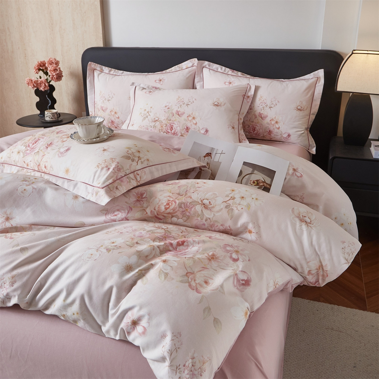 91家纺网 家纺一手货源 找家纺 曼秀琳 2026新款铂金棉数码印花四件套(全棉133*76) 可提供买家秀图片 春色如许-粉