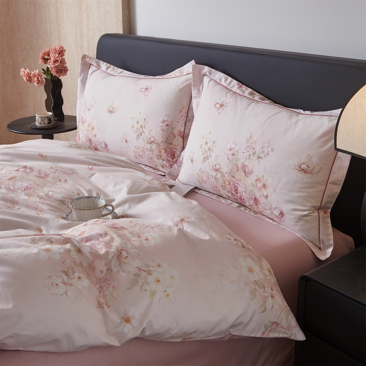 91家纺网 家纺一手货源 找家纺 曼秀琳 2026新款铂金棉数码印花四件套(全棉133*76) 可提供买家秀图片 春色如许-粉