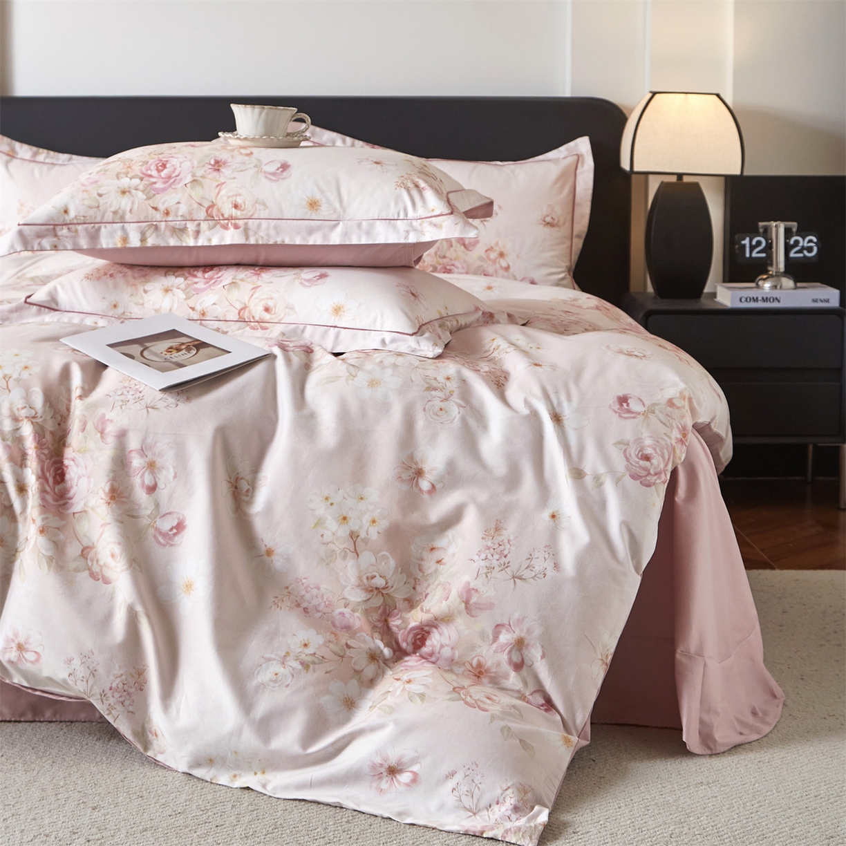 91家纺网 家纺一手货源 找家纺 曼秀琳 2026新款铂金棉数码印花四件套(全棉133*76) 可提供买家秀图片 春色如许-粉