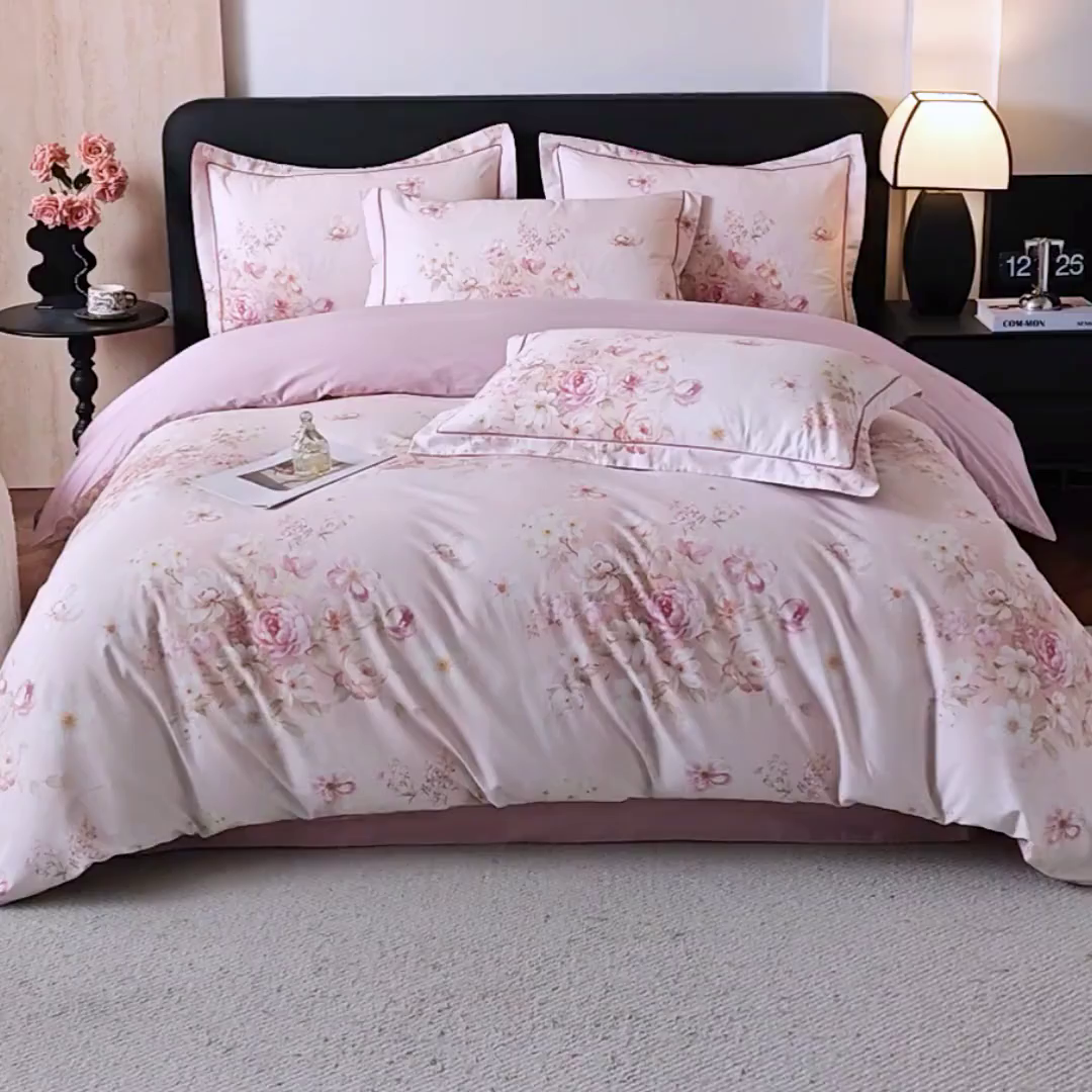 91家纺网 家纺一手货源 找家纺 曼秀琳 2026新款铂金棉数码印花四件套(全棉133*76) 可提供买家秀图片 春色如许-粉