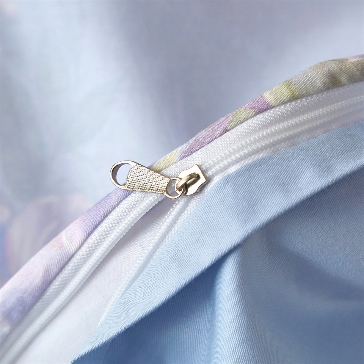 91家纺网 家纺一手货源 找家纺 曼秀琳 2026新款铂金棉数码印花四件套(全棉133*76) 可提供买家秀图片 春色如许-兰