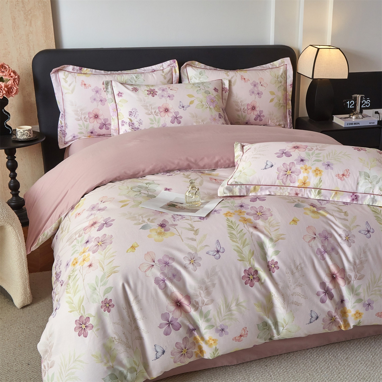 91家纺网 家纺一手货源 找家纺 曼秀琳 2026新款铂金棉数码印花四件套(全棉133*76) 可提供买家秀图片 林间织梦-粉