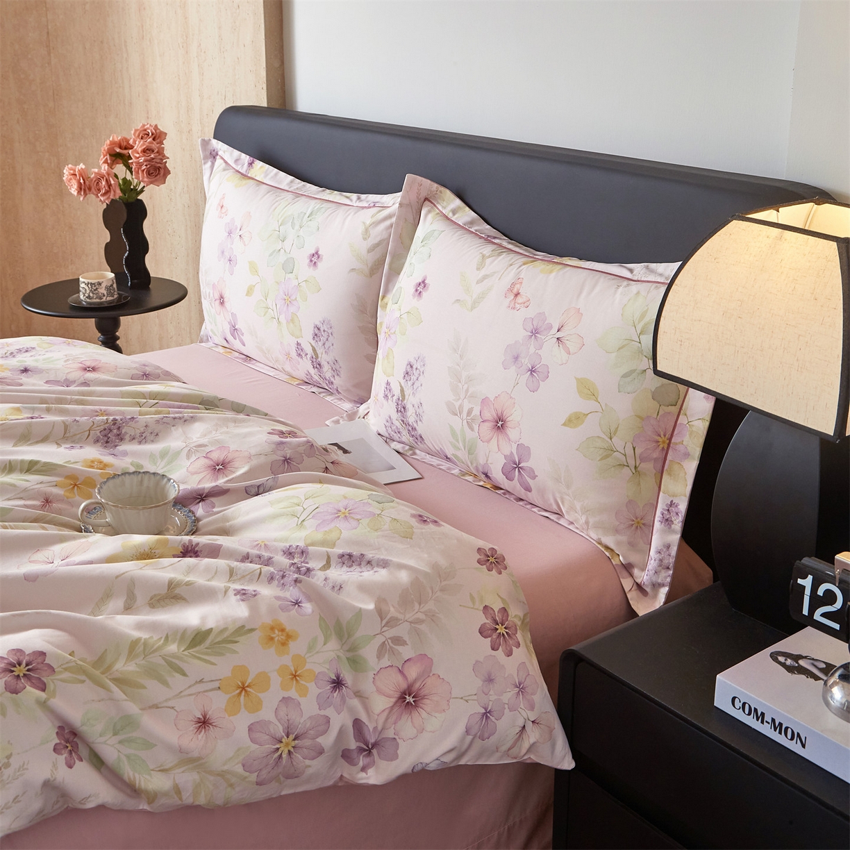 91家纺网 家纺一手货源 找家纺 曼秀琳 2026新款铂金棉数码印花四件套(全棉133*76) 可提供买家秀图片 林间织梦-粉