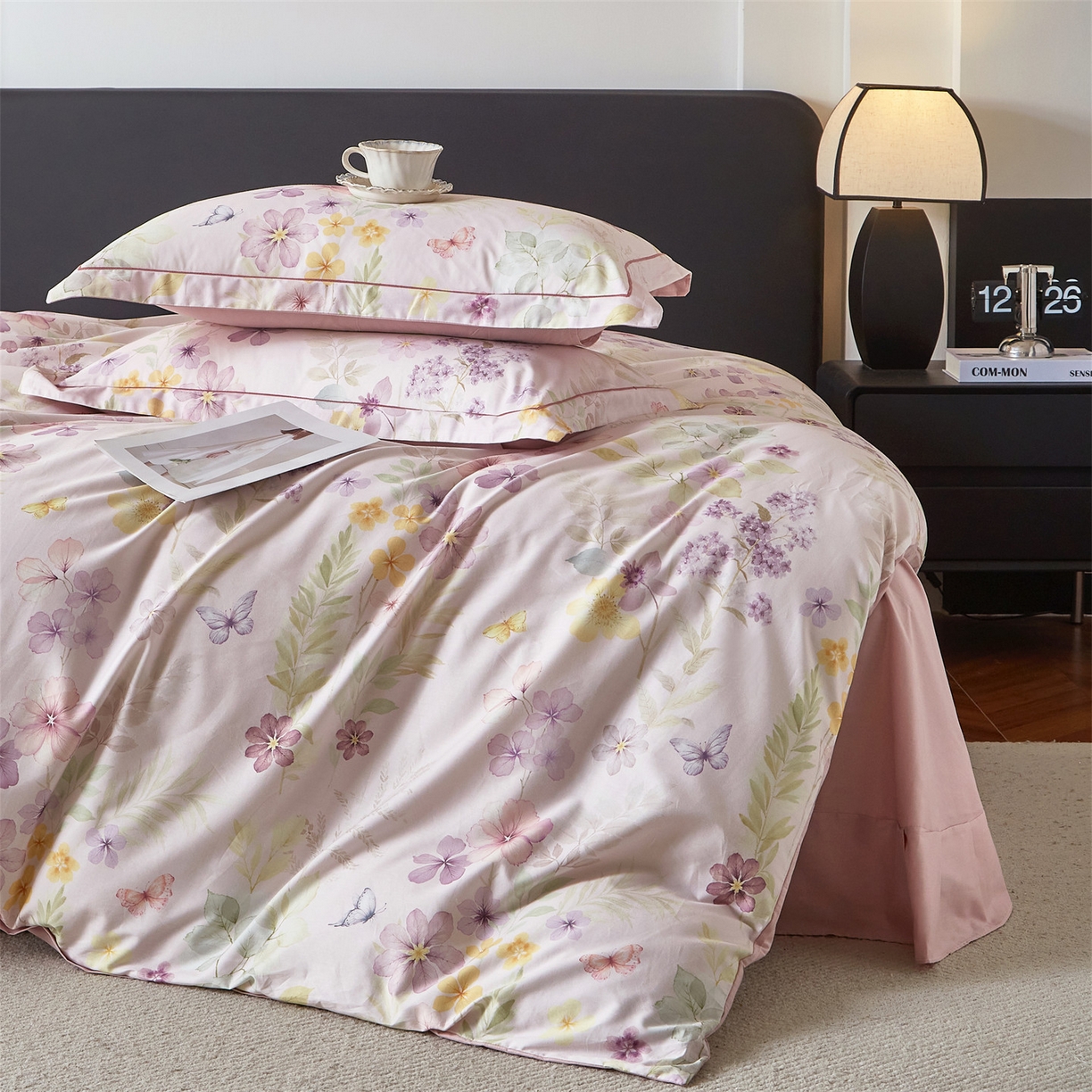 91家纺网 家纺一手货源 找家纺 曼秀琳 2026新款铂金棉数码印花四件套(全棉133*76) 可提供买家秀图片 林间织梦-粉