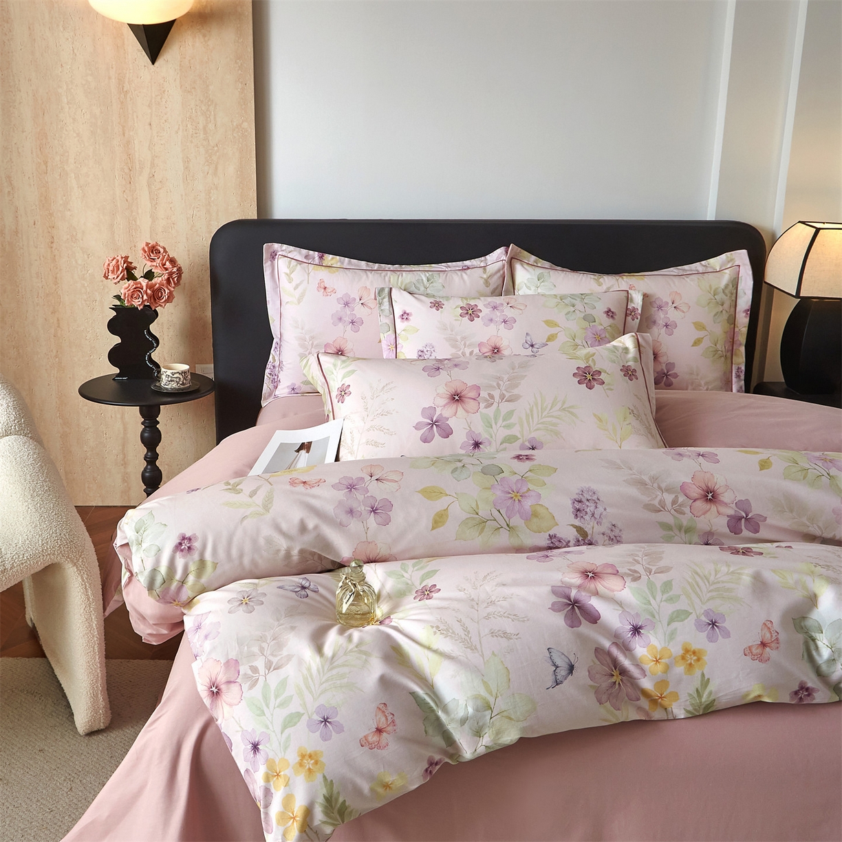 91家纺网 家纺一手货源 找家纺 曼秀琳 2026新款铂金棉数码印花四件套(全棉133*76) 可提供买家秀图片 林间织梦-粉