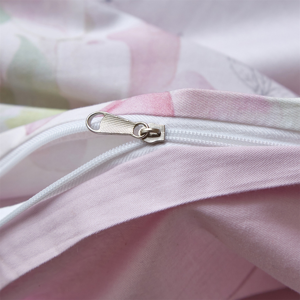 91家纺网 家纺一手货源 找家纺 曼秀琳 2026新款铂金棉数码印花四件套(全棉133*76) 可提供买家秀图片 洛璃-粉