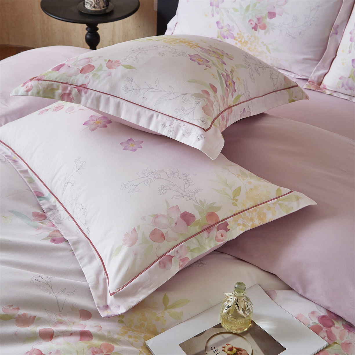 91家纺网 家纺一手货源 找家纺 曼秀琳 2026新款铂金棉数码印花四件套(全棉133*76) 可提供买家秀图片 洛璃-粉