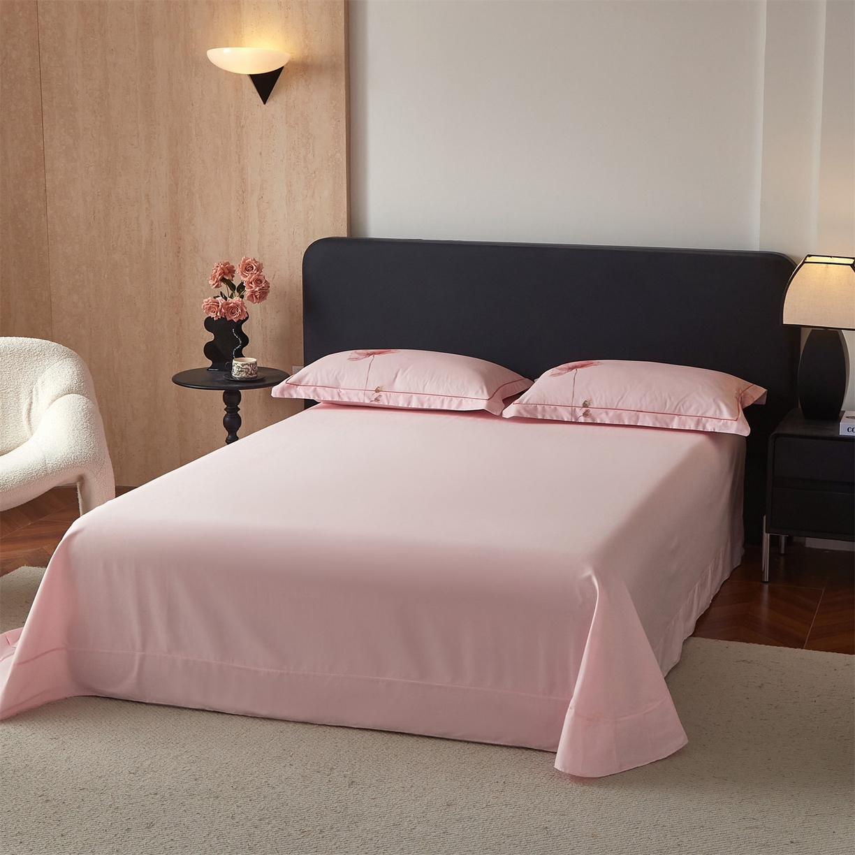 91家纺网 家纺一手货源 找家纺 曼秀琳 2026新款铂金棉数码印花四件套(全棉133*76) 可提供买家秀图片 墨染樱枝-粉