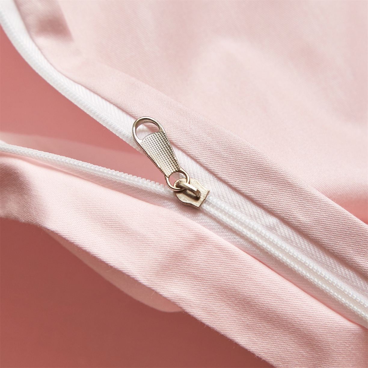 91家纺网 家纺一手货源 找家纺 曼秀琳 2026新款铂金棉数码印花四件套(全棉133*76) 可提供买家秀图片 墨染樱枝-粉