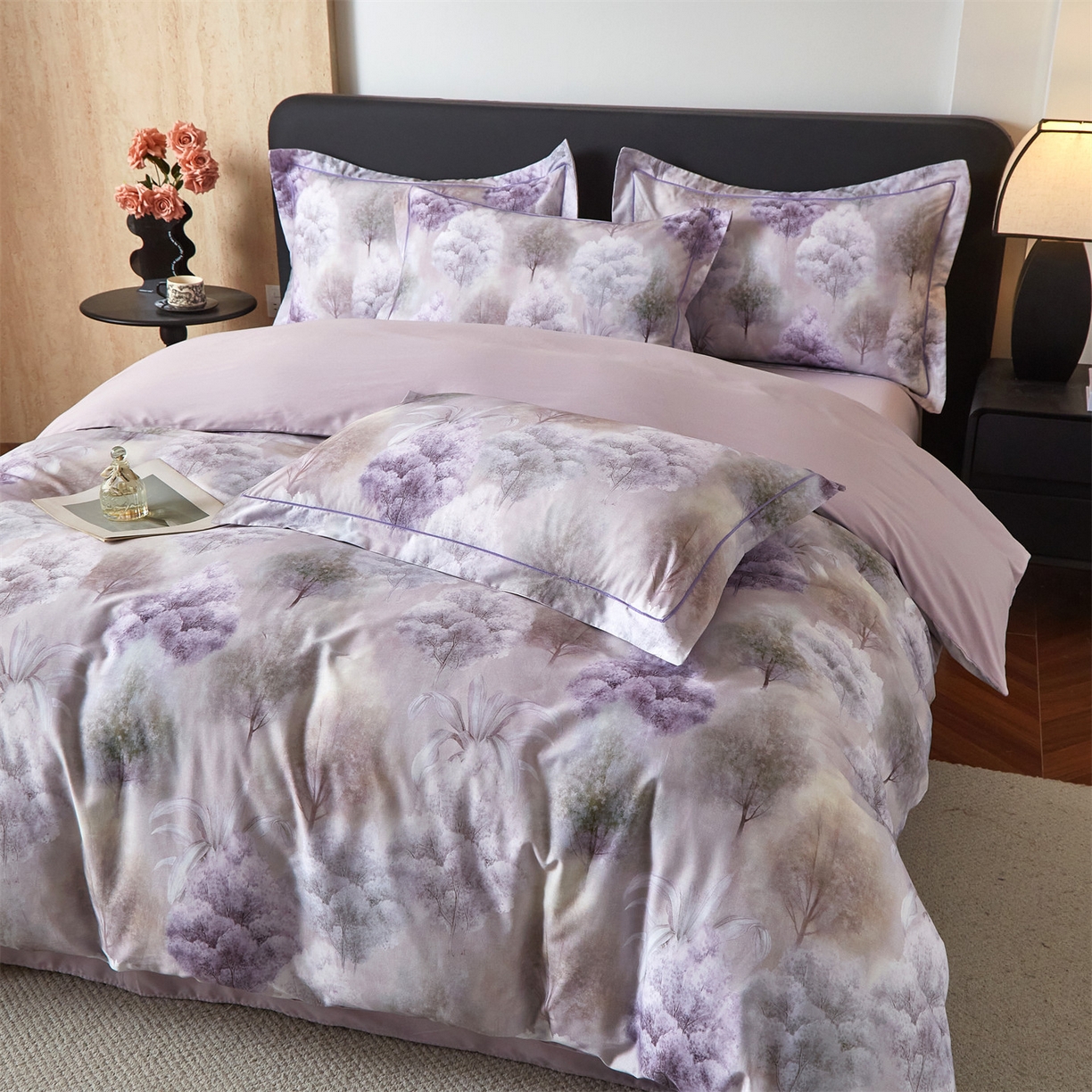 91家纺网 家纺一手货源 找家纺 曼秀琳 2026新款铂金棉数码印花四件套(全棉133*76) 可提供买家秀图片 沐雨花-紫